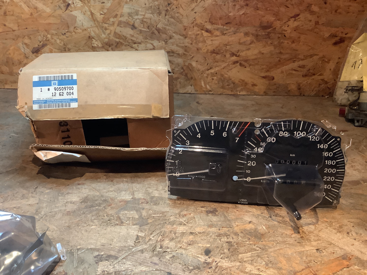 Opel Omega B Kombiinstrument Original GM NEU