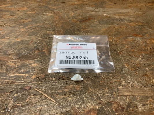 Mitsubishi Clip für Gummidichtstreifen Tür vorne und hinten Original Mitsubishi NEU