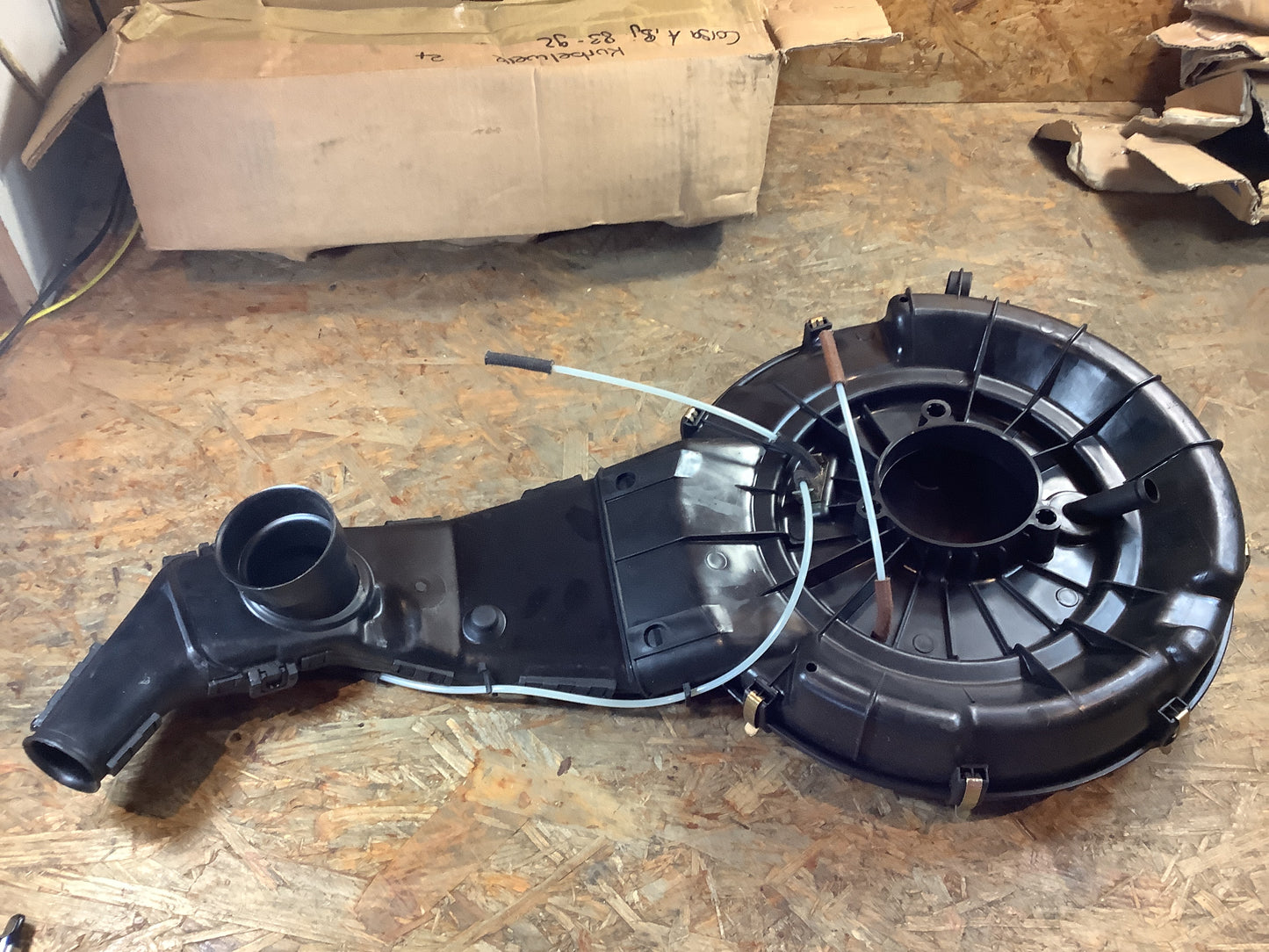 Opel Ascona C Ansaugung/Luftreiniger Original GM NEU