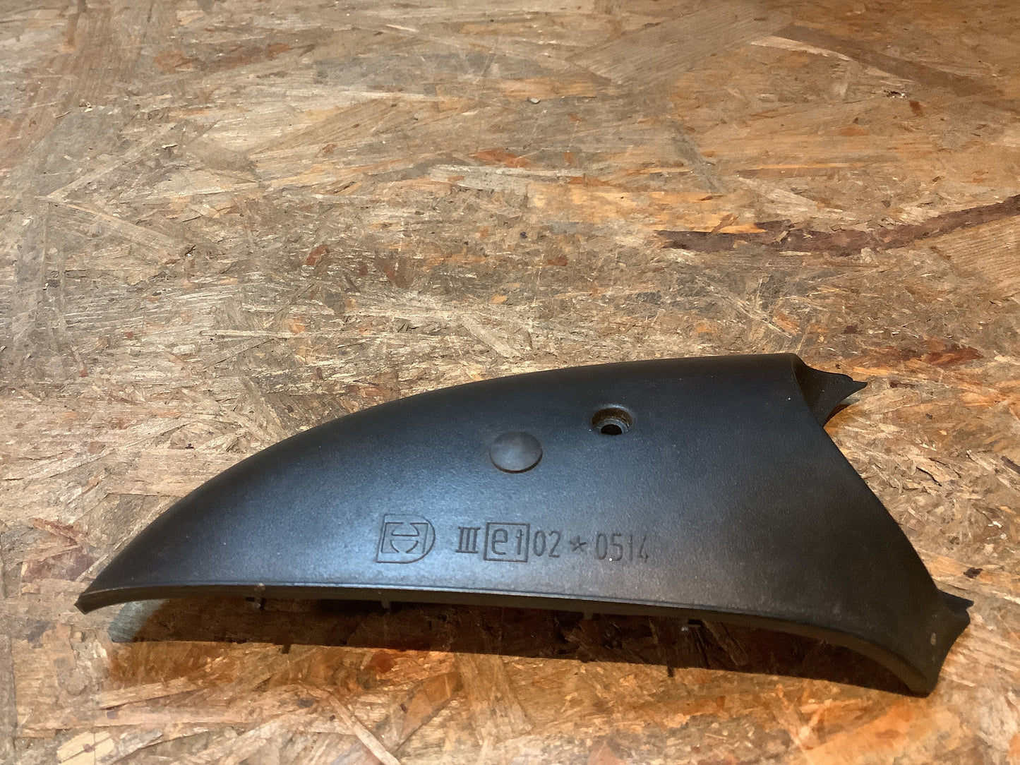 VW Passat 3B Verkleidung Spiegel Original VW NEU