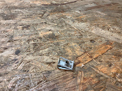 Muttersatz, Befestigung-Batterieträger Original GM NEU