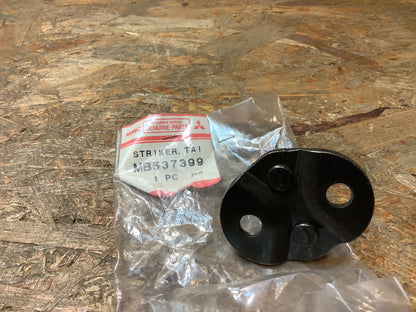 Mitsubishi Pajero Schließblech, Heckklappenschloss Original Mitsubishi NEU