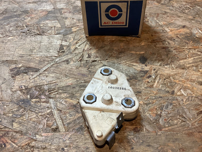 Corsa A Lichtmaschienenregler Original AC Delco NEU
