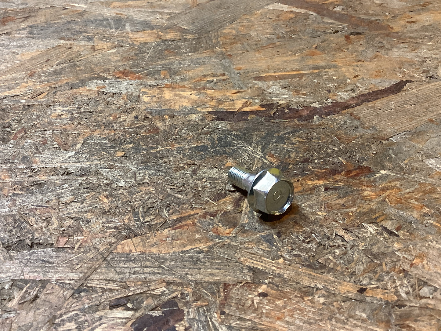 Mitsubishi Pajero, Mondeo Bolzen, vordere Bremse Original Mitsubishi NEU