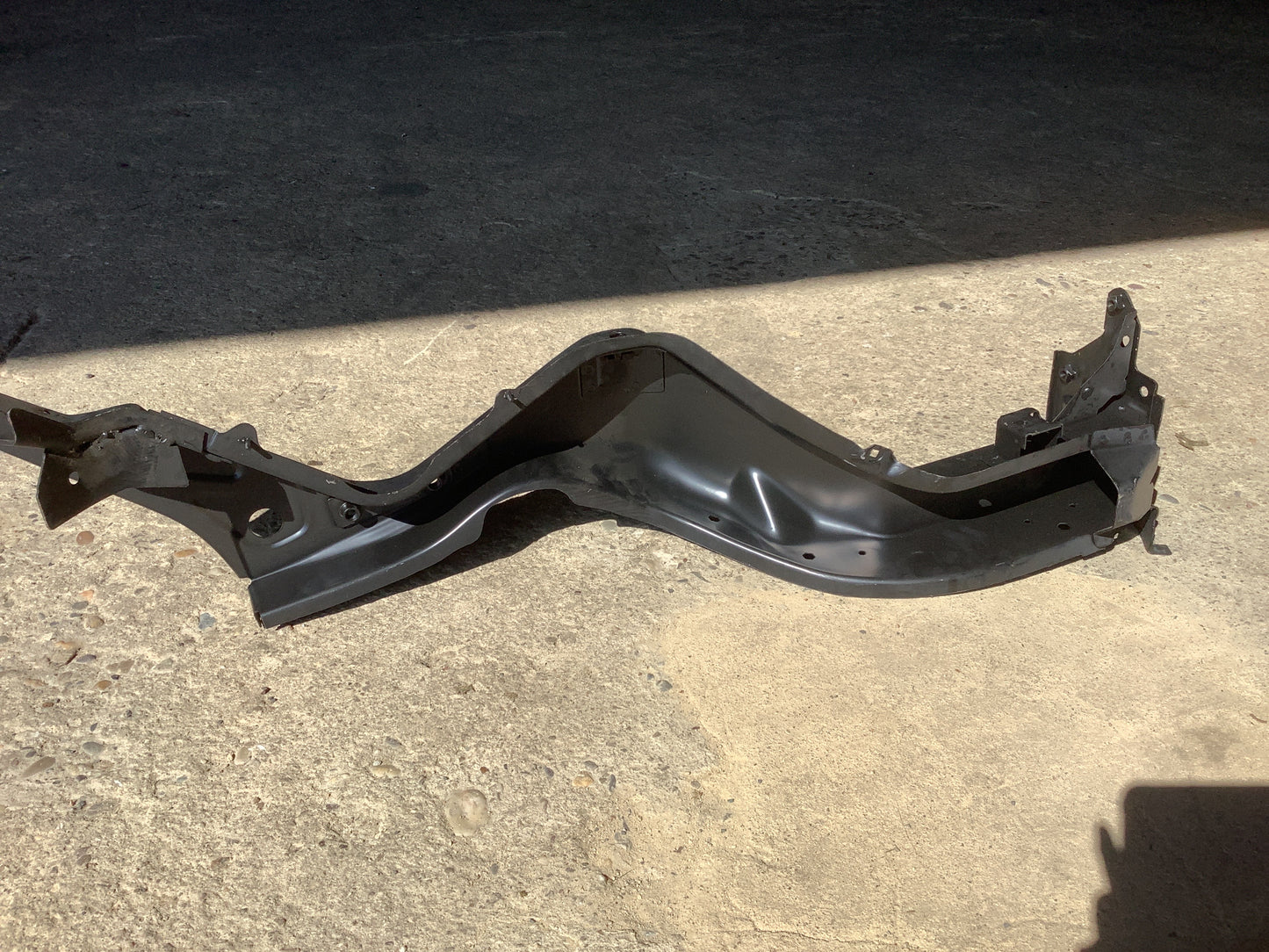 Audi 80, A4 Avant Coupé/Cabrio Längst Träger vorne links Original VW NOS