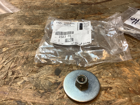 Citroën/Peugeot Bandmutter an Tank Original PSA Groupe NEU