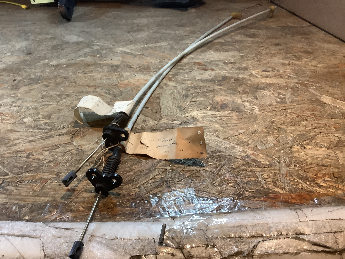 VW Golf II, VW Passat 32b Gaszug Original VW NEU