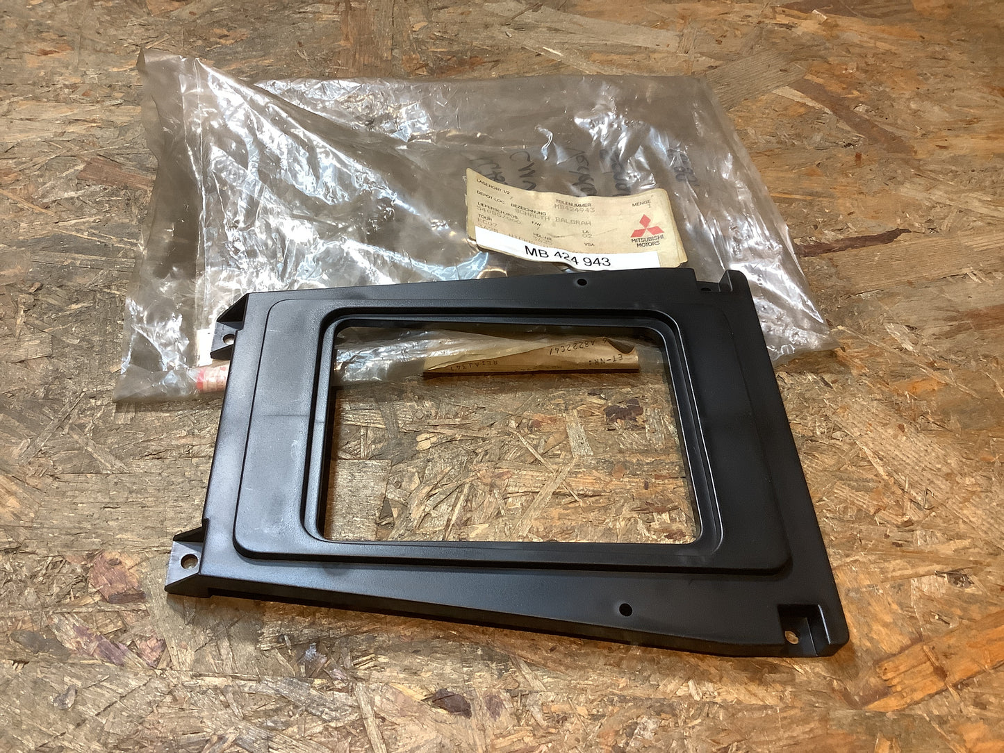 Mitsubishi Lancer Wagon, C11V, Bj. 85-92 Verkleidung, Schalthebel Original Mitsubishi Lancer Wagon NEU