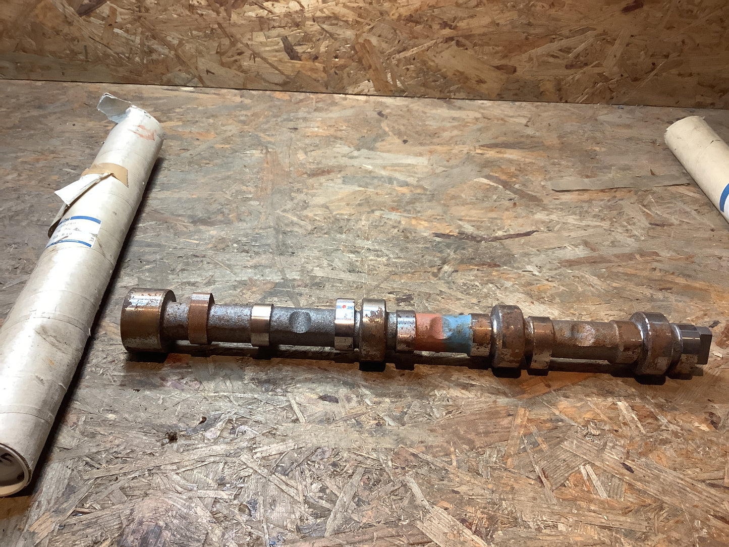 Omega A, Senator B 2,4 L Nockenwelle ohne Oelnut Original GM NEU