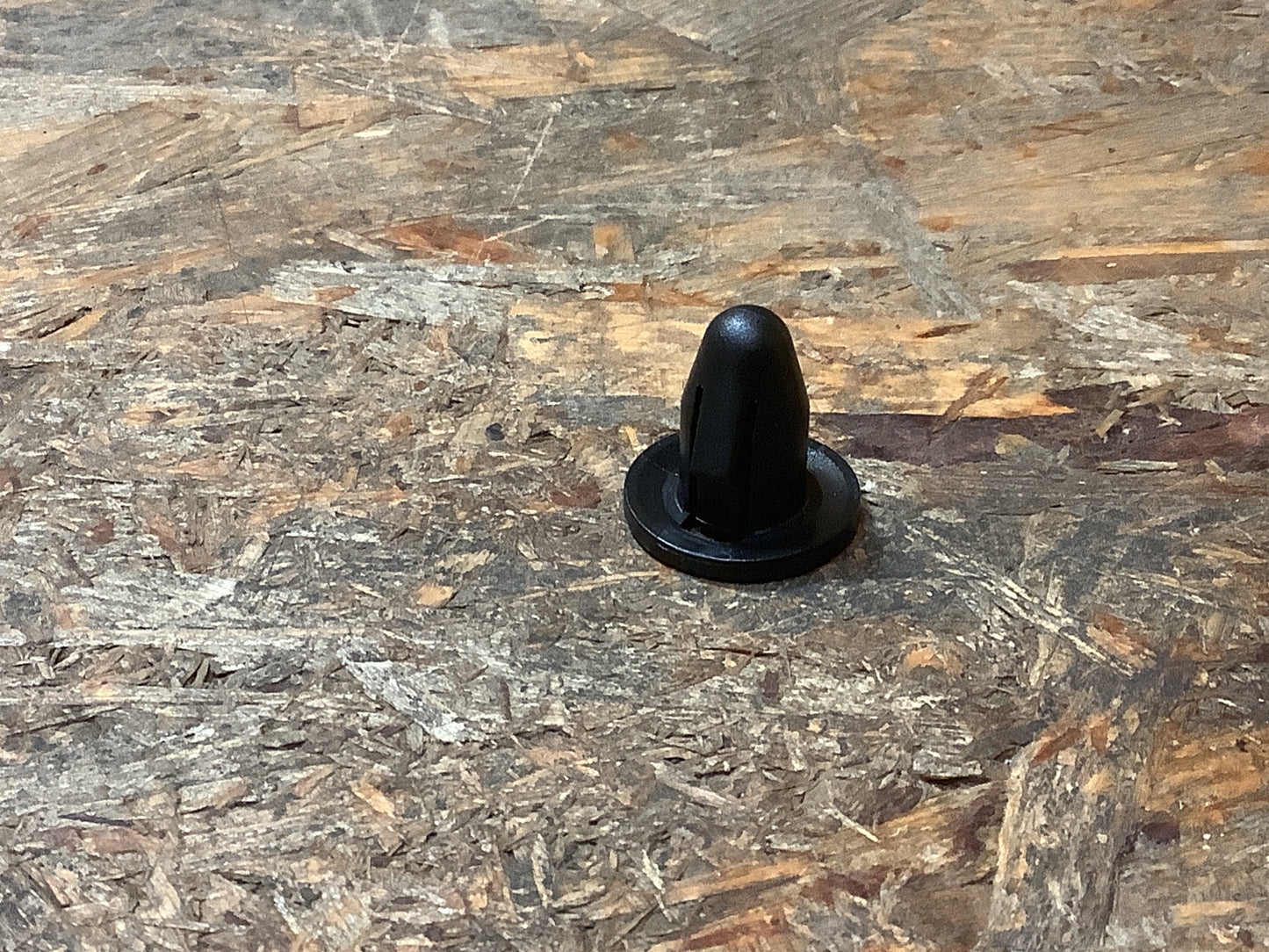 Mitsubishi Space Star, DGUA, Bj. 00-01 Clip, Stoßstange vorne Original Mitsubishi NEU