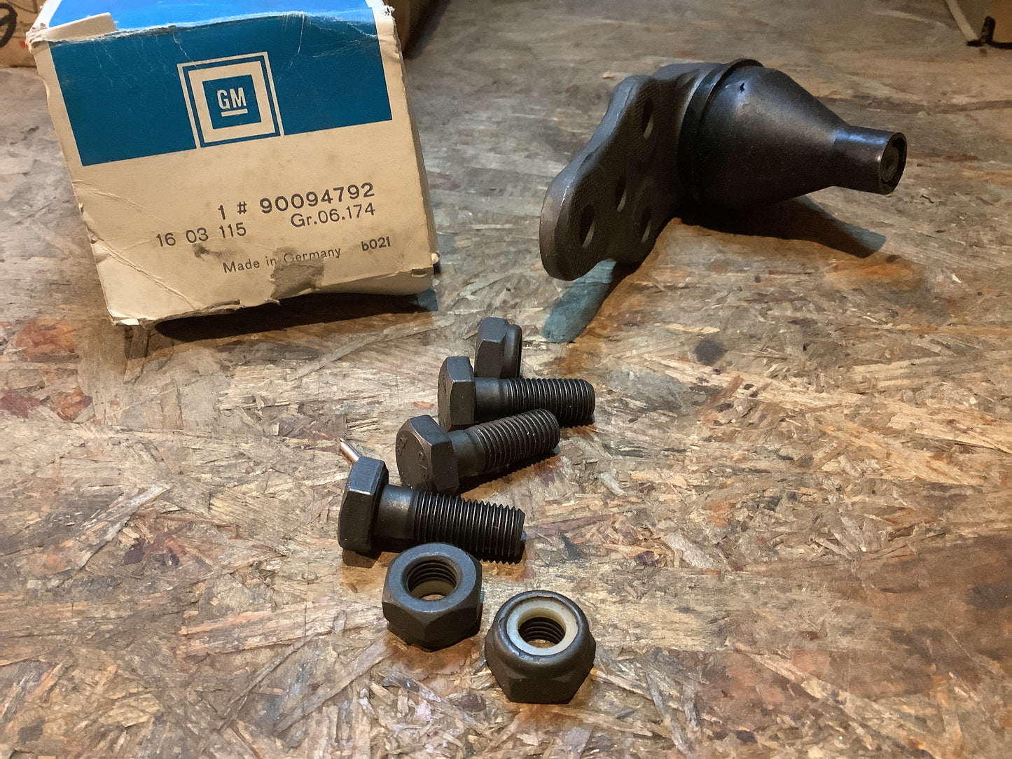 Opel Kadett D Traggelenk vorn unten Original GM NEU