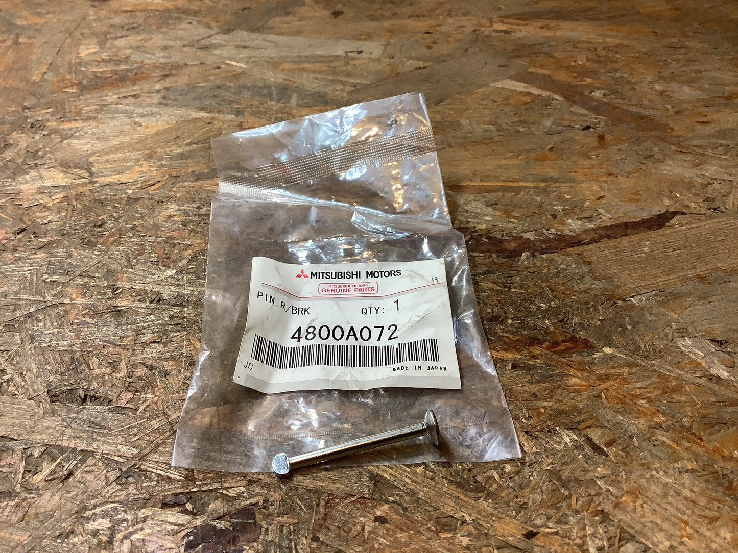 Mitsubishi Pajero, V97W, V98 Stift, vordere Bremse Original Mitsubishi NEU