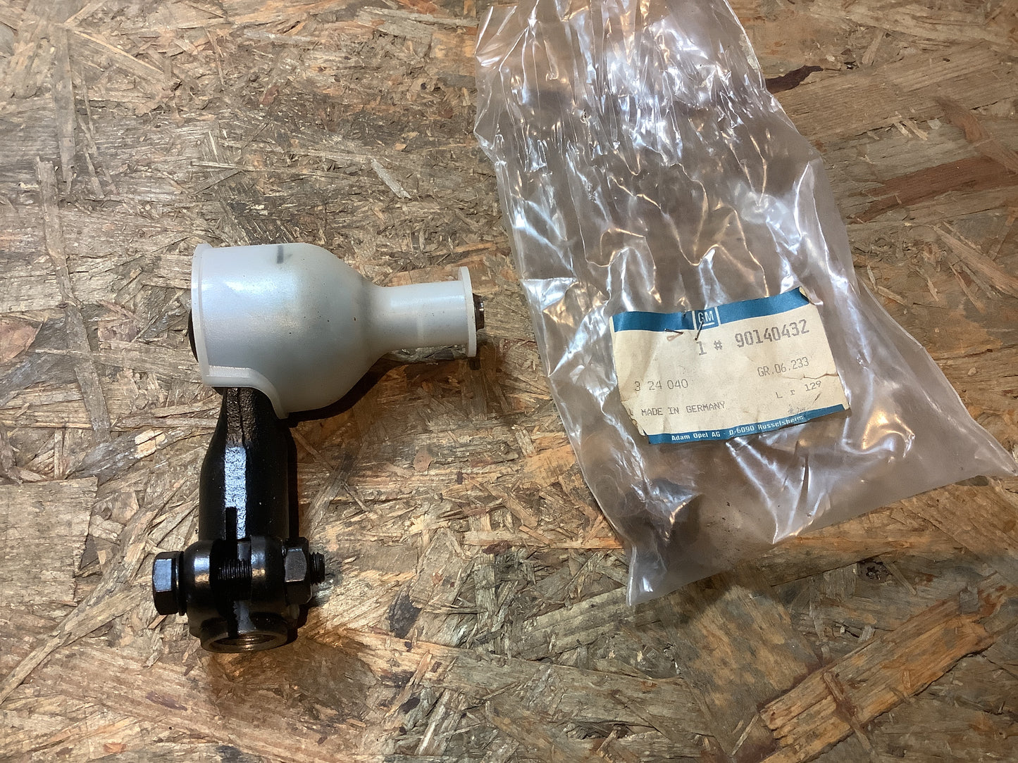 Kadett D Spurstangenkopf links Original GM NEU