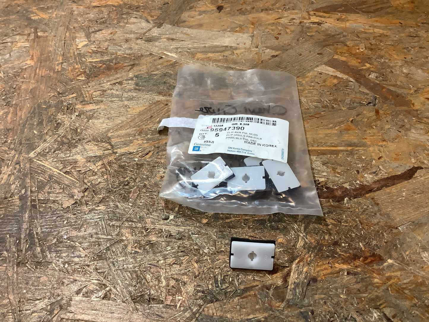 Chevrolet Cruze Clip an Schwellenverkleidung Original GM NEU