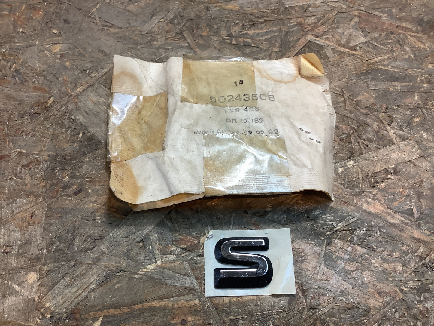 Opel Kadett E Schriftzug „S“ Heckklappe Original GM NEU