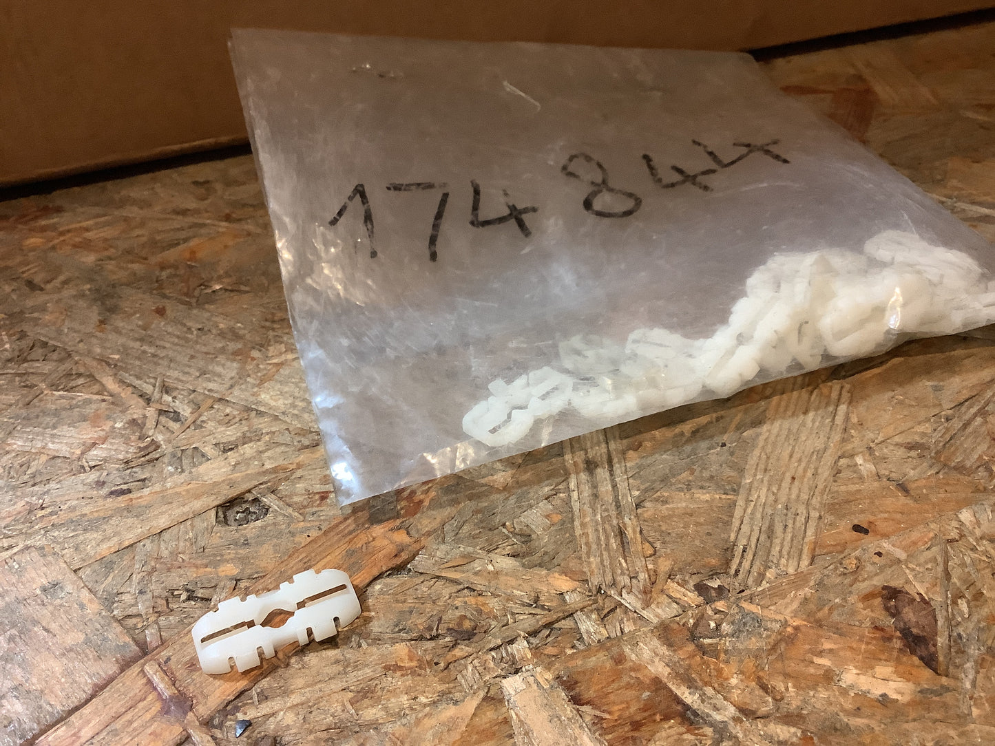 Opel Rekord E Montage Klammer Zierleiste Dachnahmen NEU