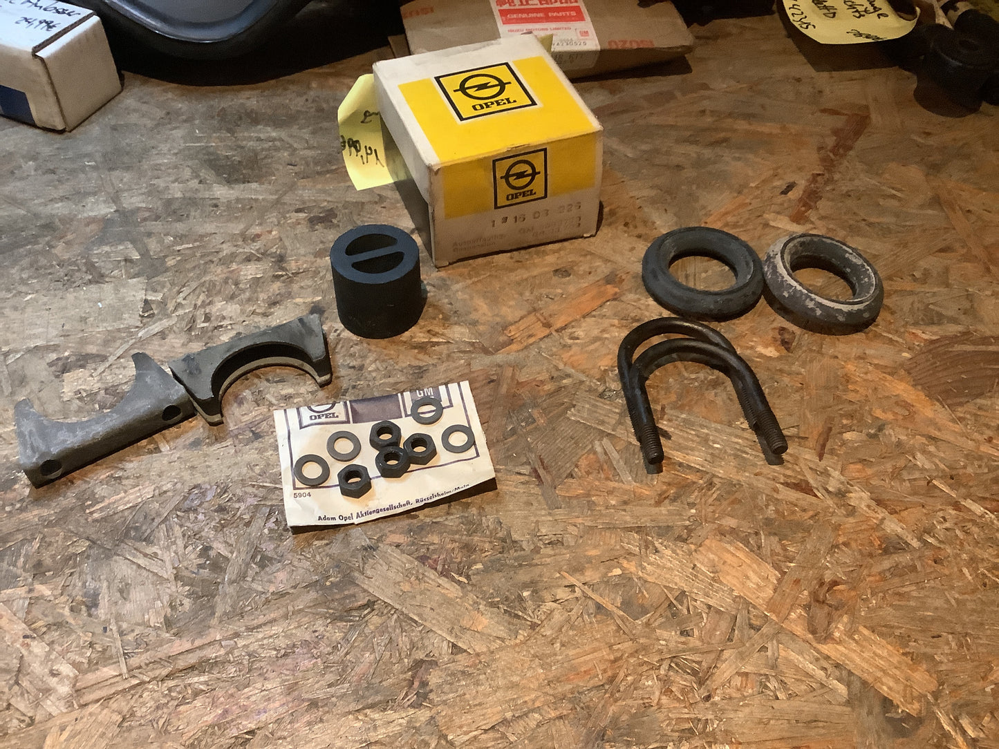 Opel Kadett C Satz Auspuffaufhängung Original Opel NEU