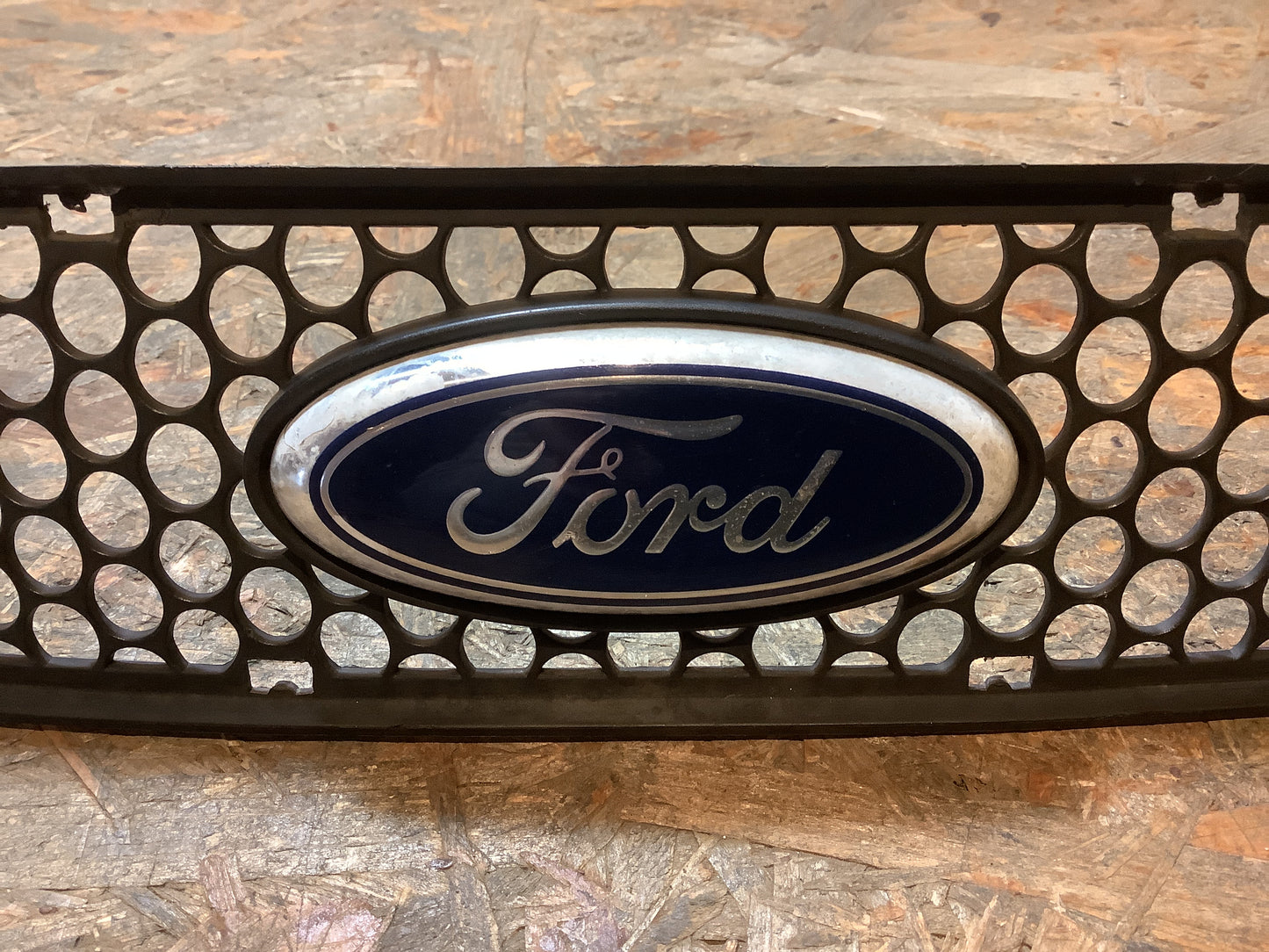 Ford KA, 1.3L Kühlergrill-Gitter, mit Emblem (Emblem siehe Bild) Original Ford NEU