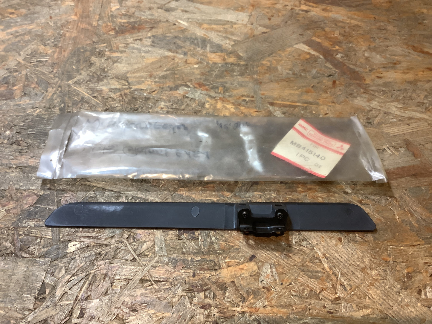 Mitsubishi Galant, E15A Wischerspoiler Original Mitsubishi NEU