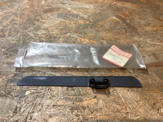 Mitsubishi Galant, E15A Wischerspoiler Original Mitsubishi NEU