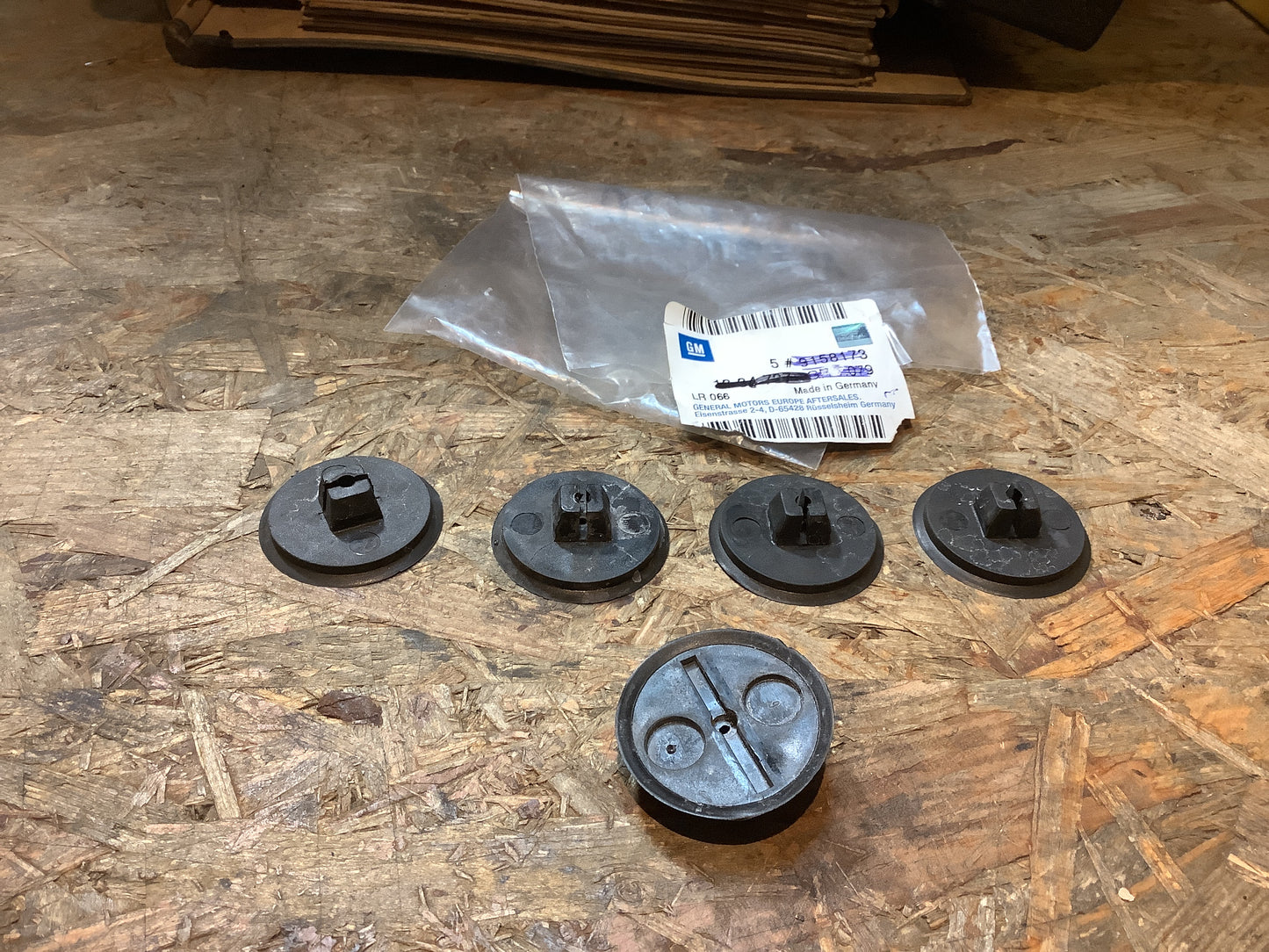 Opel Manta B, Ascona B, Kadett D Distanzstücke Stoßstange Set Original GM NEU