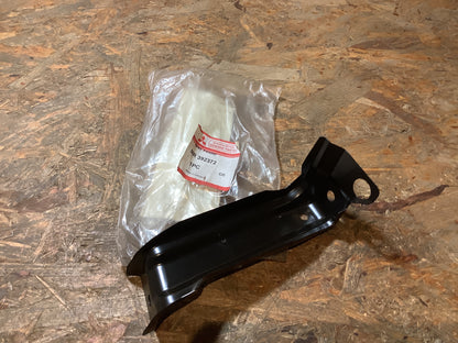 Mitsubishi Space Star, Bj. 98-04 Halterung, Kotflügel V.L Original Mitsubishi NEU