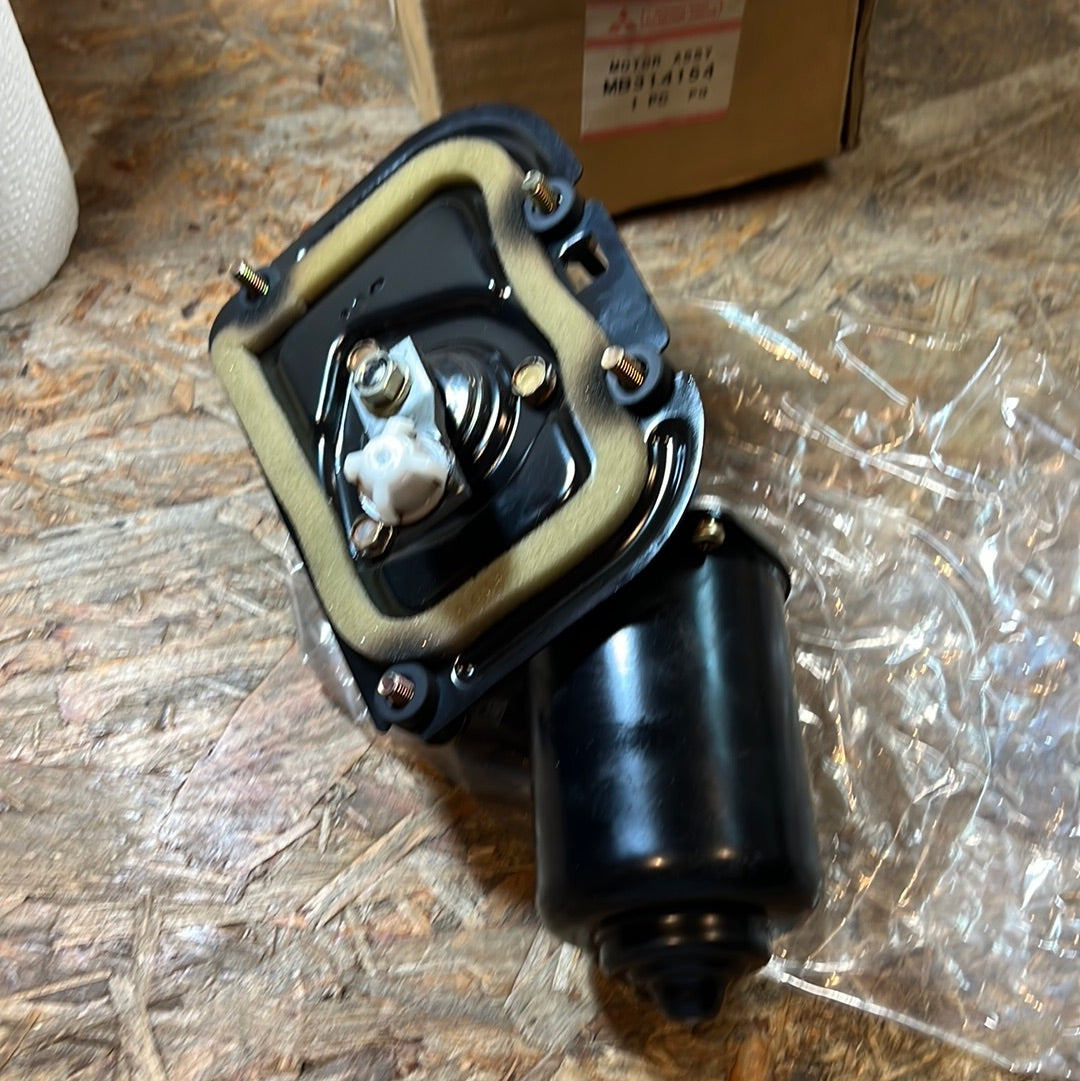 Original Mitsubishi Wischermotor vorne Colt Lancer NEU MB314154