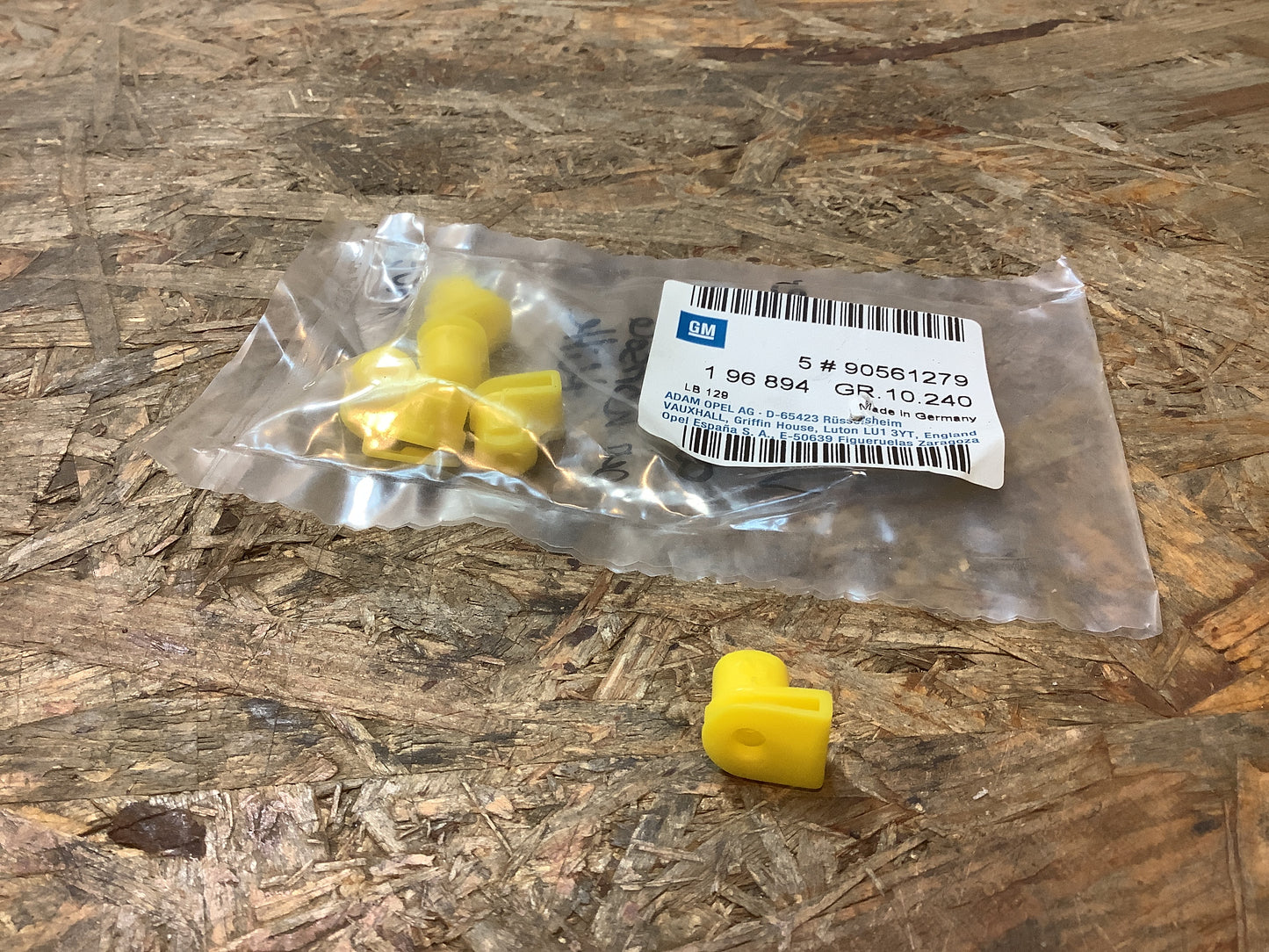 Corsa D Klemm-Mutter an Pressloch an Konsole Mitte Original GM NEU