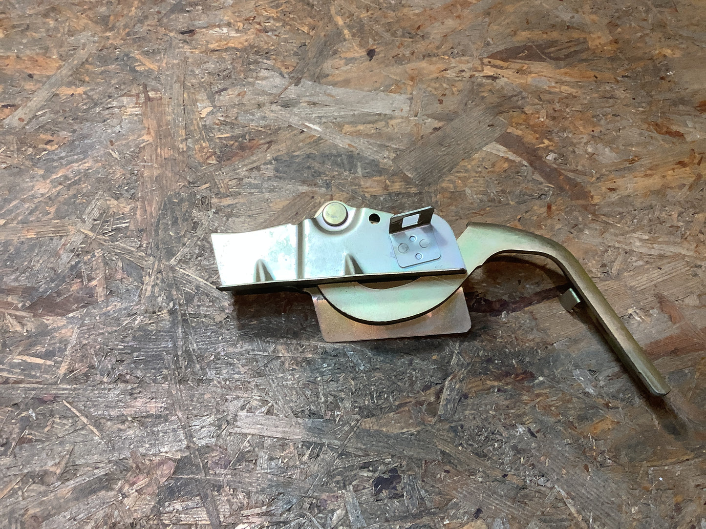 Mitsubishi Chariot Scharnier rechts Original NEU