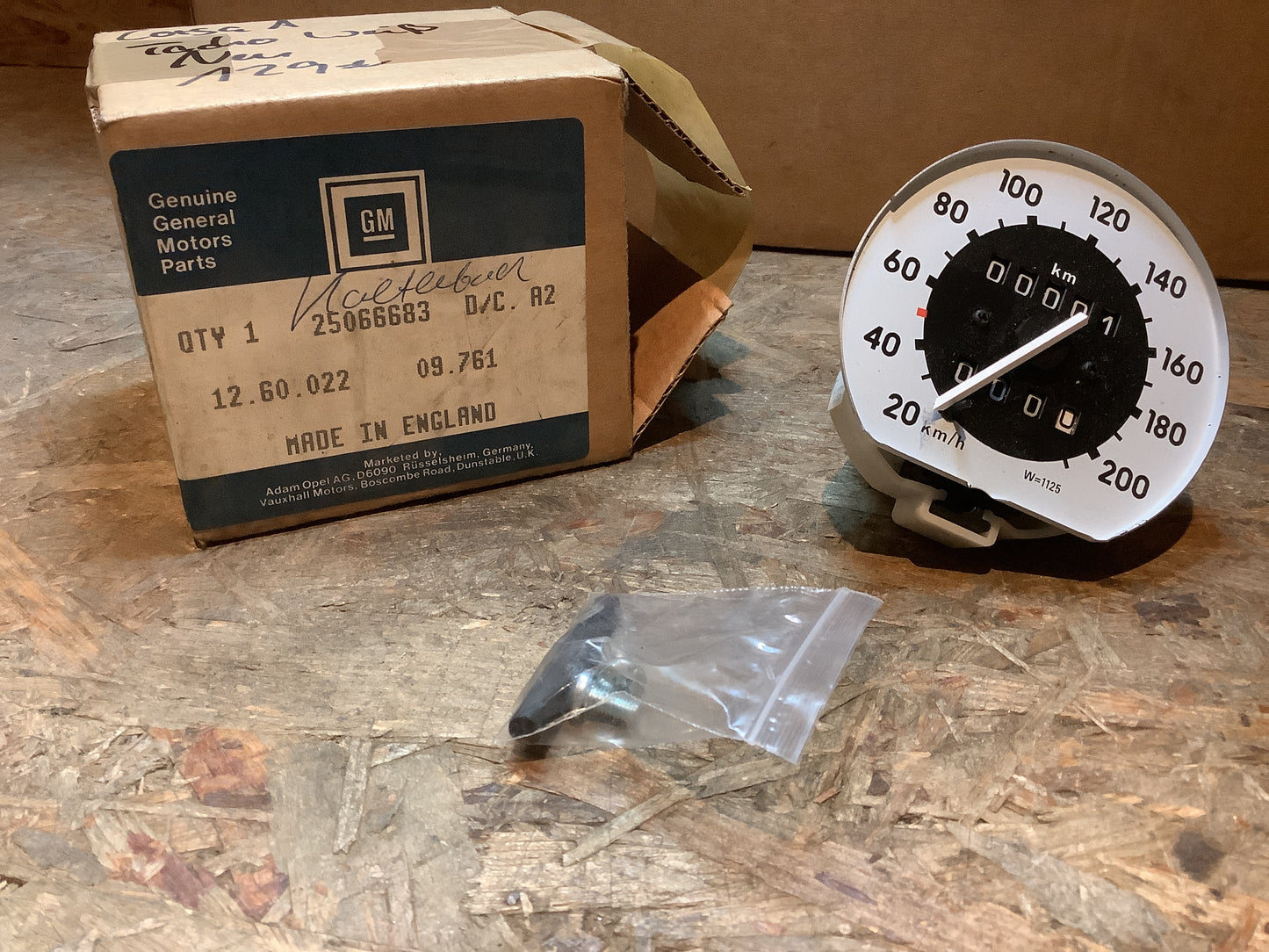 Corsa A Tacho Weiß Original GM NEU