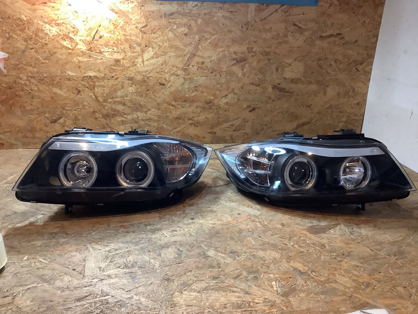 Tuning-Tec CCFL Angel Eyes Scheinwerfer für BMW 3er E90/E91 05-08 schwarz