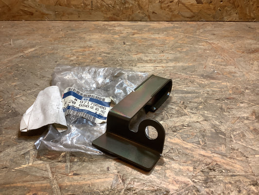 Opel Monterey Bj. 98-00 Halter, Stütze, Kraftstoffleitung an Getriebe Original GM NEU