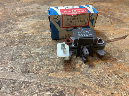 Lichtmaschienenregler, Spannungsregler Original Mitsubishi NEU