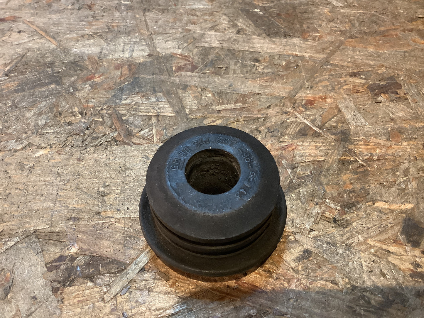 Opel Astra, Kadett Stoßdämpferbuchsen hinten Original GM NEU