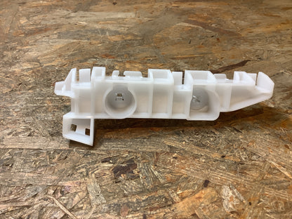 Mitsubishi Mirage Bj. 17-24 Halter, Halterung Stoßstange Original Mitsubishi NEU