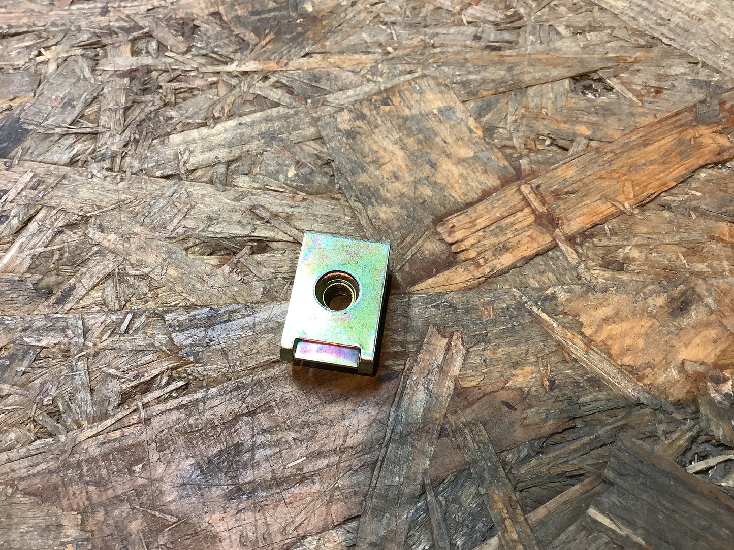 Omega A, Astra Steckmutter Kabelkanal Original GM NEU