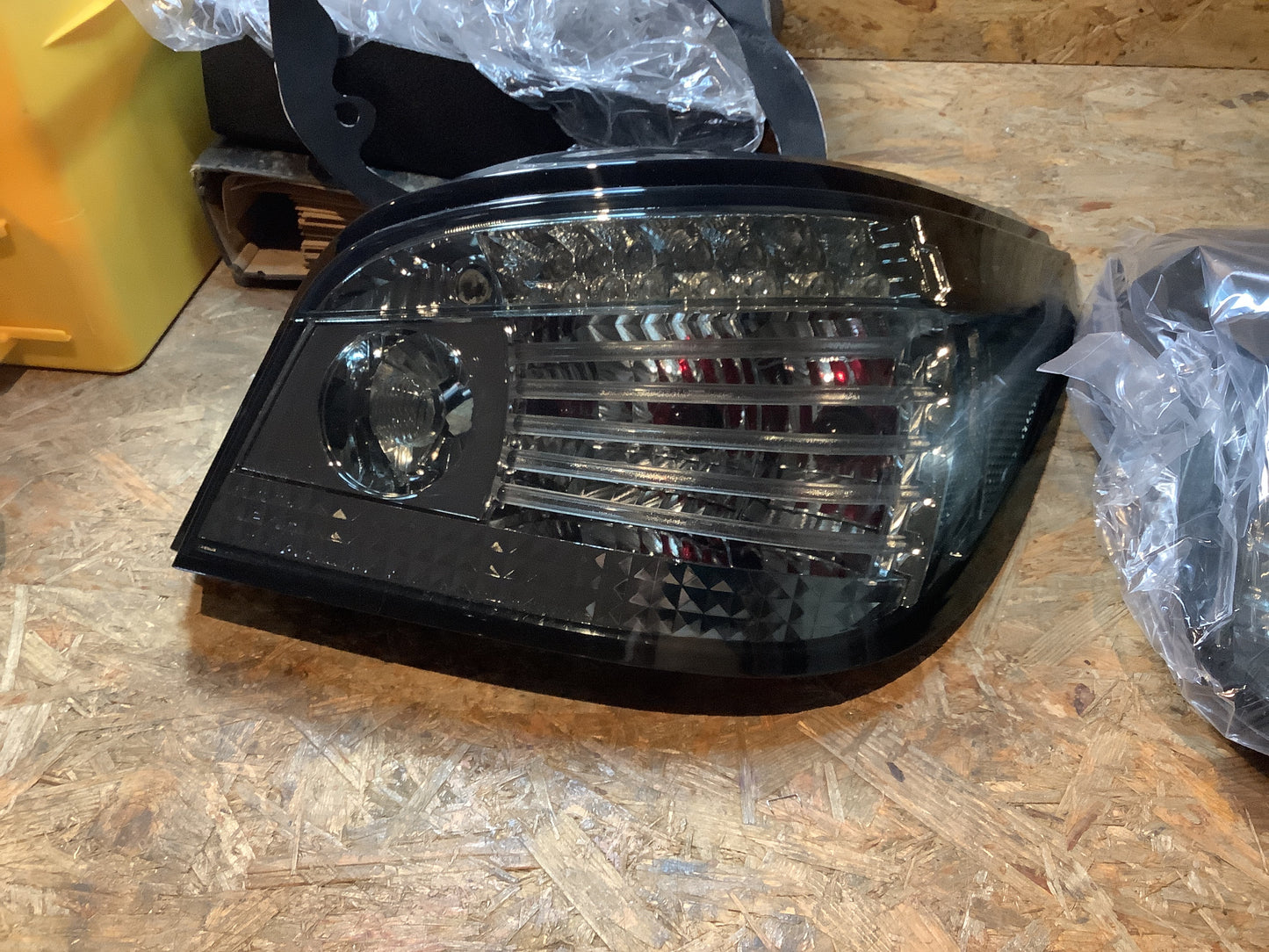 Heckleuchten Dynamisch LED Smoke passend für BMW 5er (E60) Limousine Vor-Facelift 2004-2007 Leichte Beschädigung auf der Oberfläche, 33% reduziert