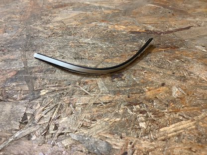 Mitsubishi Space Star, DG4A, Bj. 02-04 Dichtung, niedriger Heckträger an Heckklappe Original Mitsubishi NEU