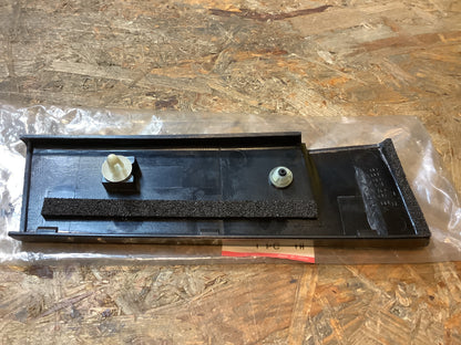 Mitsubishi Delica Abdeckung, Schiebefenster V.R Original Mitsubishi NEU