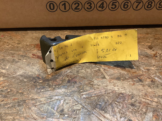 Audi 80 B2 Halter für Federstab Heckklappe Original VW NEU