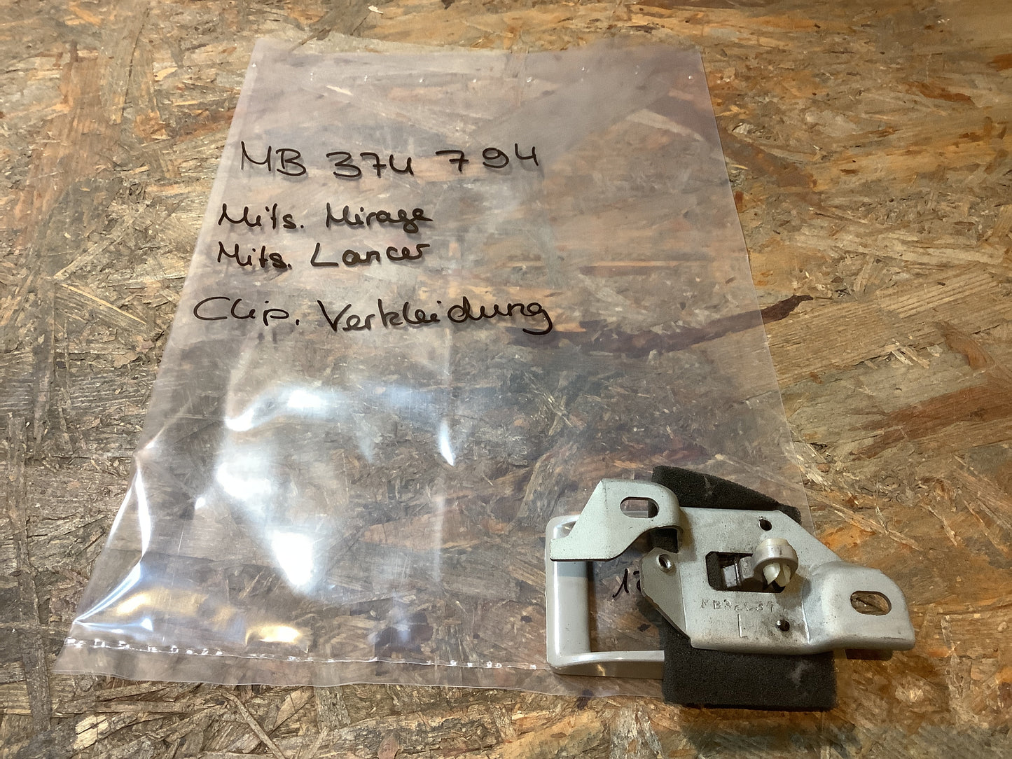 Mitsubishi Mirage, Lancer Clip, Verkleidung Original Mitsubishi NEU