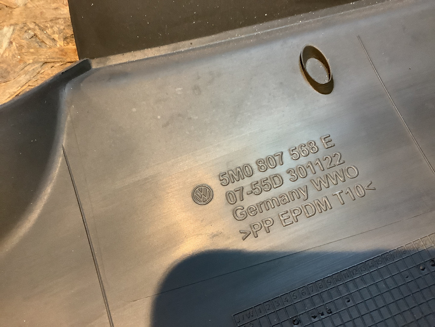 VW Golf Heckstütze Plus Beschädigt Original VW NEU