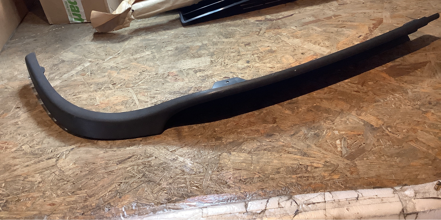 VW Passat 35i / B3 Spoiler vorn links NEU