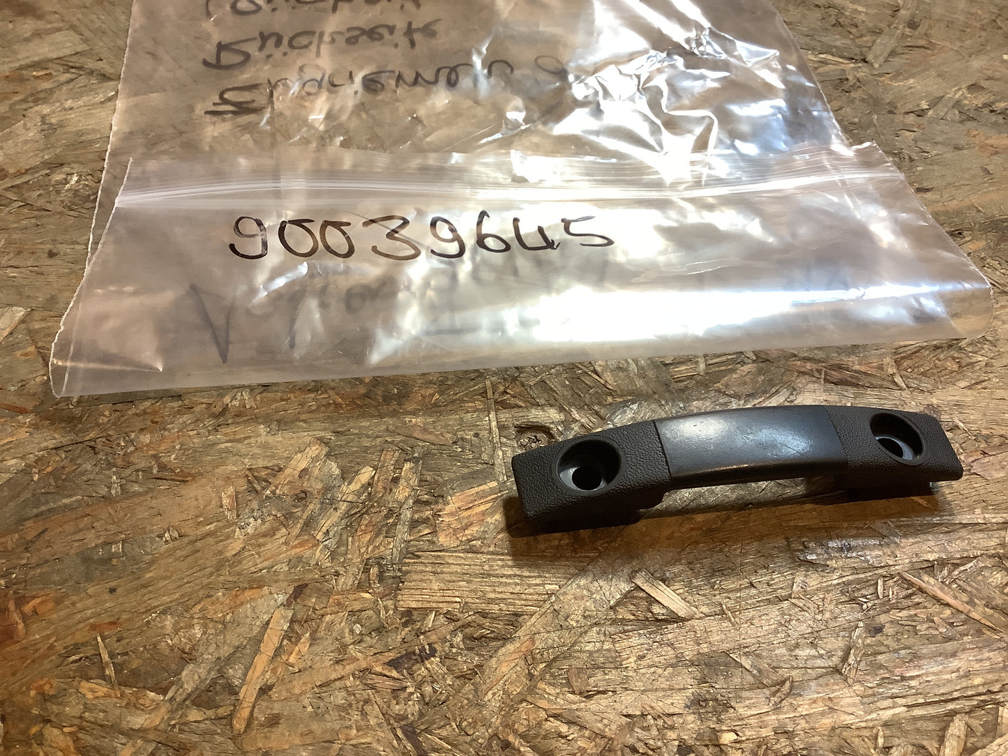 Astra F, Bj. 92-98 Zugriemen an der Rückseite (Rücksitzrahmen) Original GM NEU