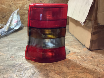 Opel Astra F Caravan Rückleuchte links Original GM NEU