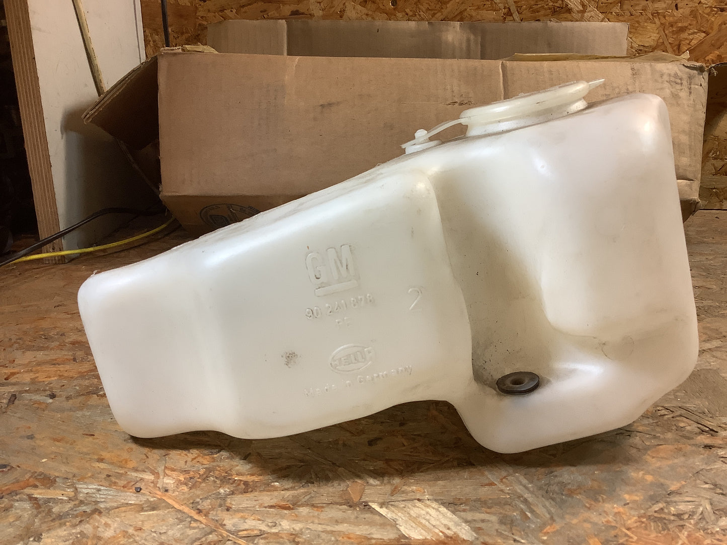 Kadett E Wischwasserbehälter Original GM NEU