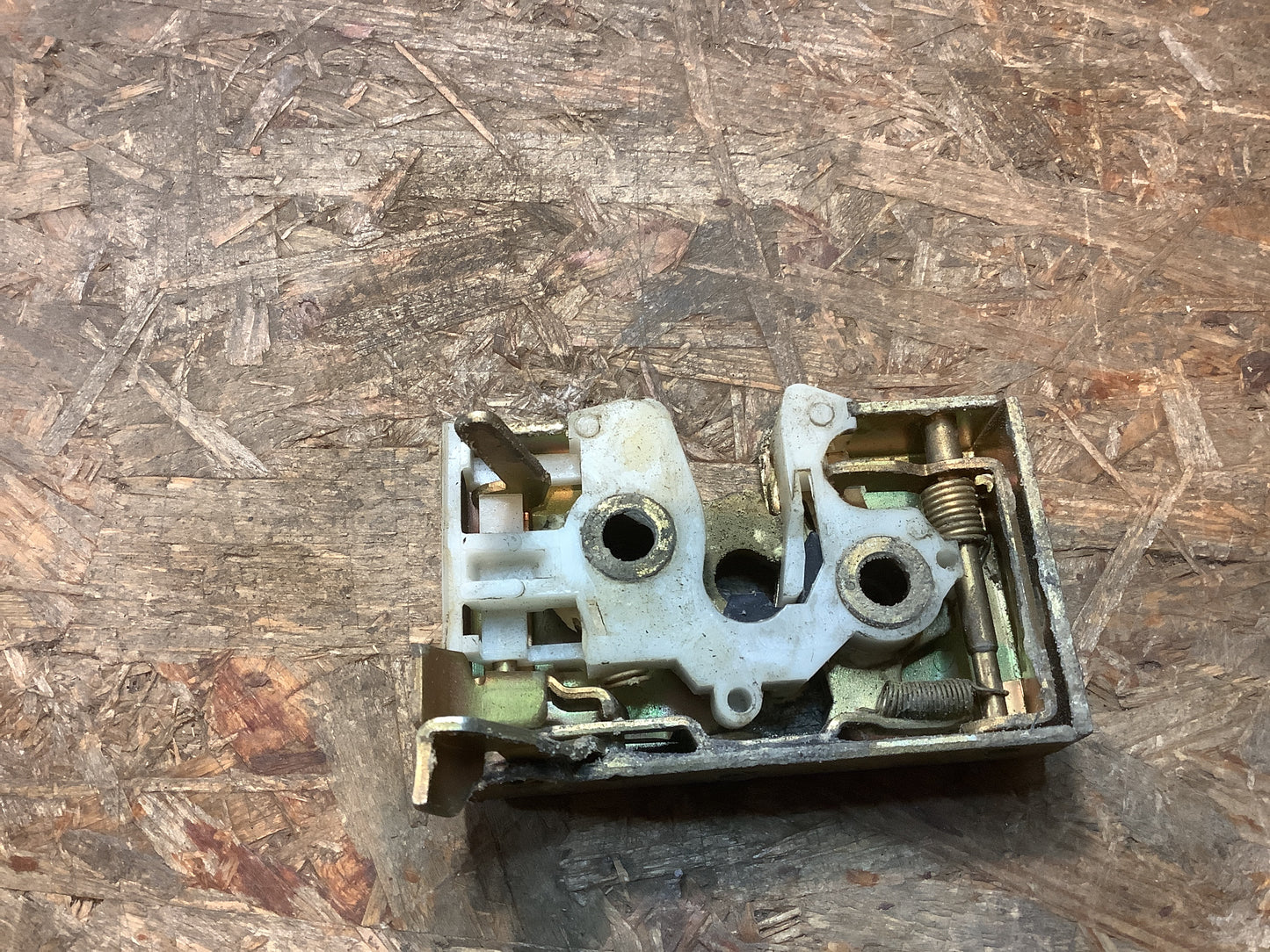 Vw Golf I, Vw Scirocco I Türschloss rechts Original Genuine Parts NEU