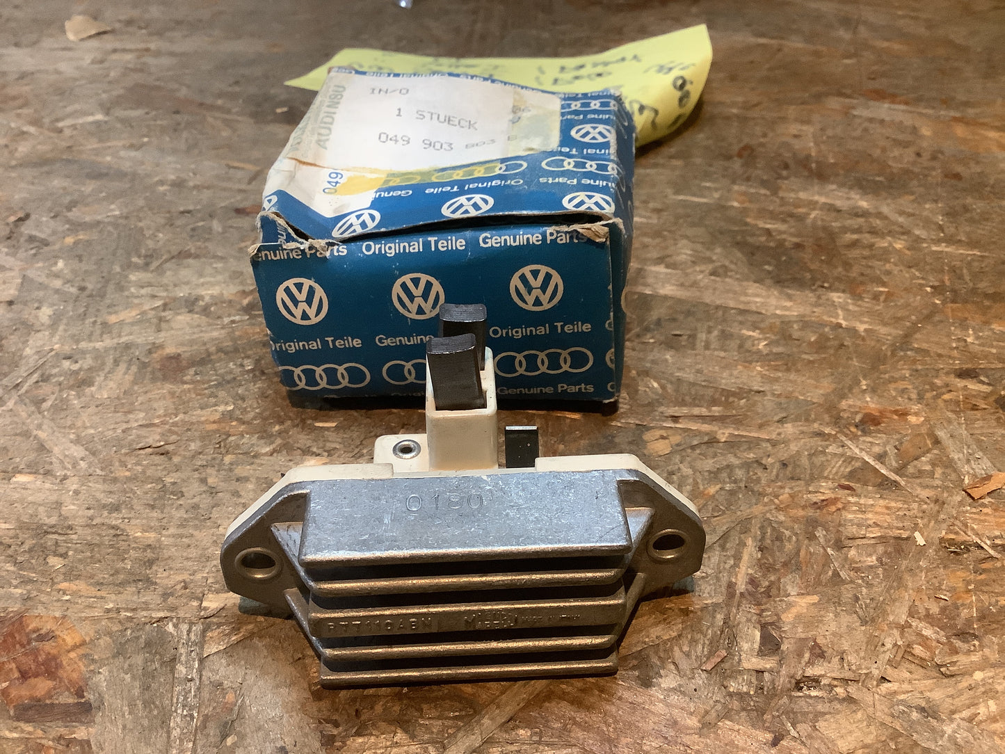 VW Golf I, Jetta I, LT, Polo, Passat Lichtmaschinenregler Original VW Audi NEU