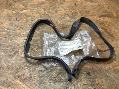 Mitsubishi Fuso Abdichtleiste, vordere obere Kotflügeldichtung Original NEU