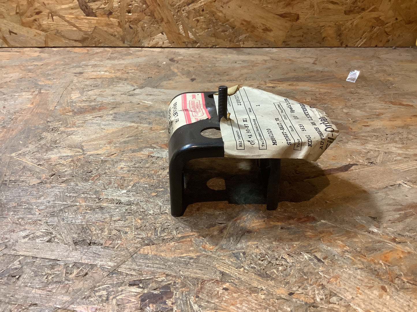 Mitsubishi Space Runner Halter Stoßfänger Original Mitsubishi NEU